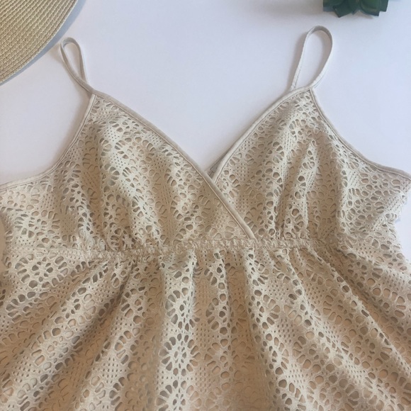 Express eyelet flowy top - Picture 2 of 5